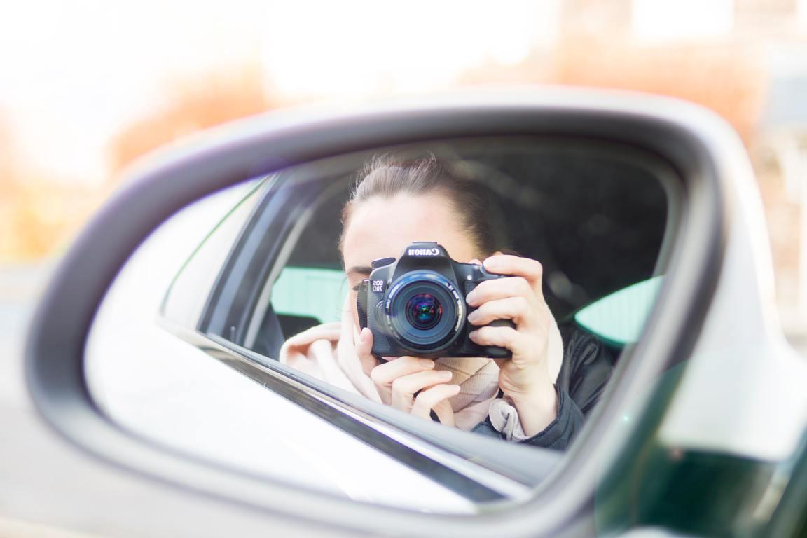 Proč je dobré mít přední i zadní autokameru 